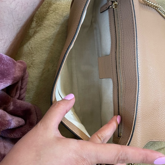 Pebbled Calfskin Medium Gucci Soho Flap Crossbody Camelia - Picture 6 of 13